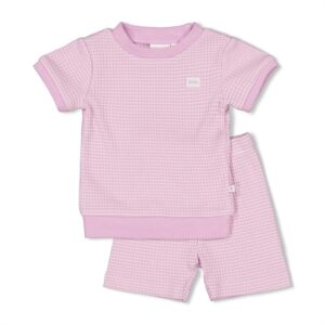 Schattige roze wafel shortama voor baby's, zacht en comfortabel.