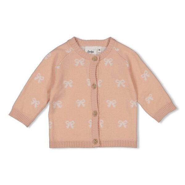 Roze gebreid babyvestje met strikpatroon, perfect voor kleintjes.