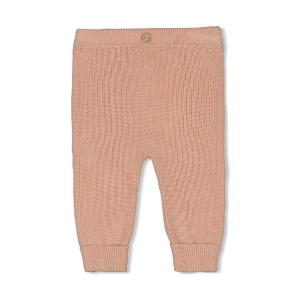 Gebreide roze babybroek, zacht en comfortabel voor baby's.